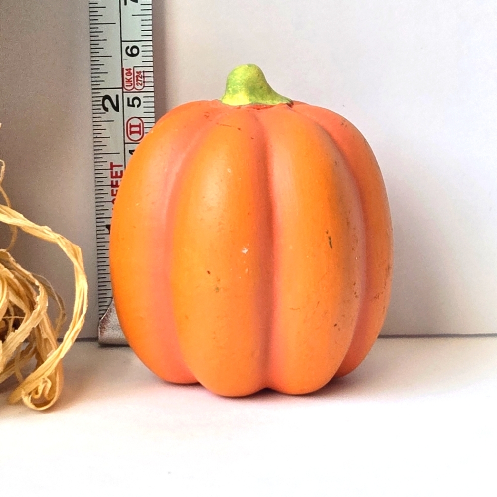 3/10$ VTG Ceramic Pumpkin 2" / 11" Scarecrow Wood Base Autumn Decor Orange/Green - Picture 4 of 6